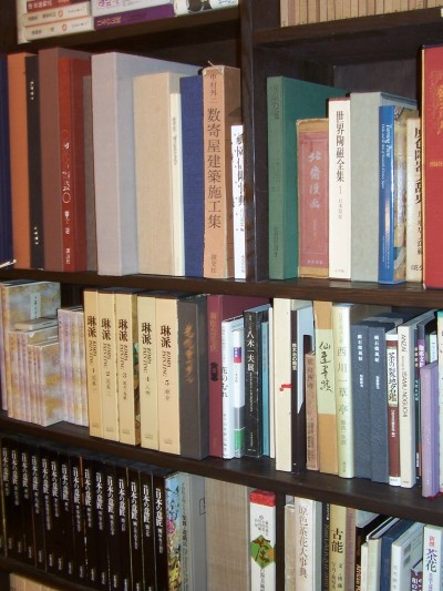 Nella biblioteca del Tawaraya, Kyoto, aprile 2009
