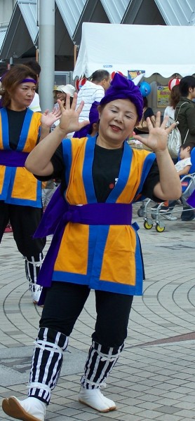 Danzando a un matsuri d'estate, agosto 2007.