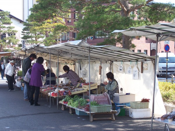 Asa ichi, il mercato del mattino a Takayama. Aprile 2009.